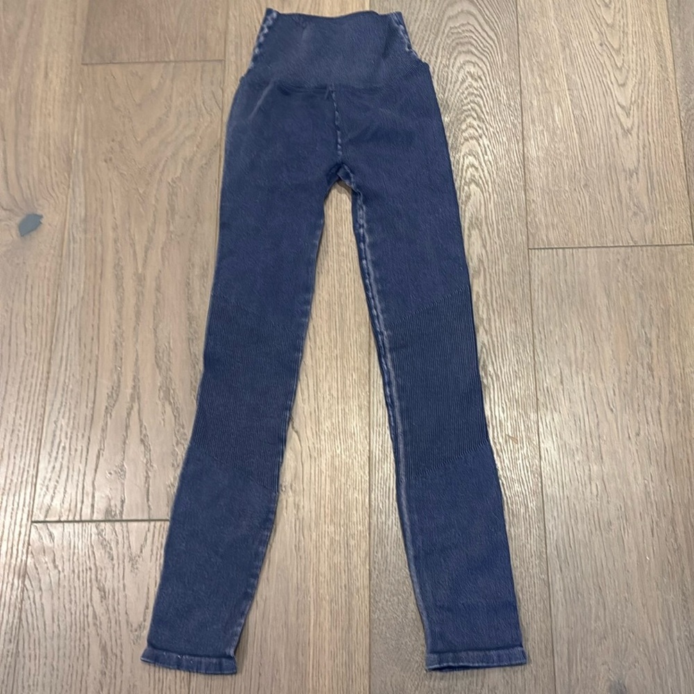 FREE PEOPLE | NWOT Ribbed Leggings in Navy *